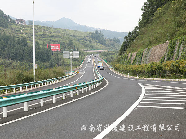 貴州凱雷高速公路路面工程